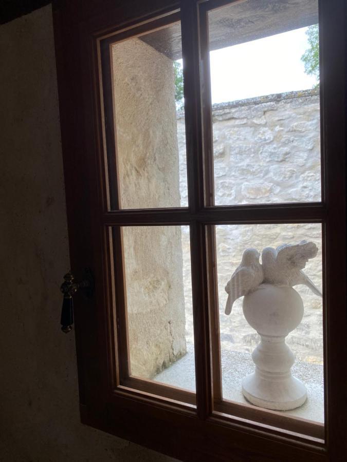 Bed and Breakfast La Maison Du Caillou Pontarme Exterior foto